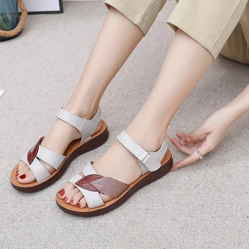 New genuine leather soft sole comfortable sandals with leaf logo Mom's shoes Women's sandals Office hiking Summer hot selling