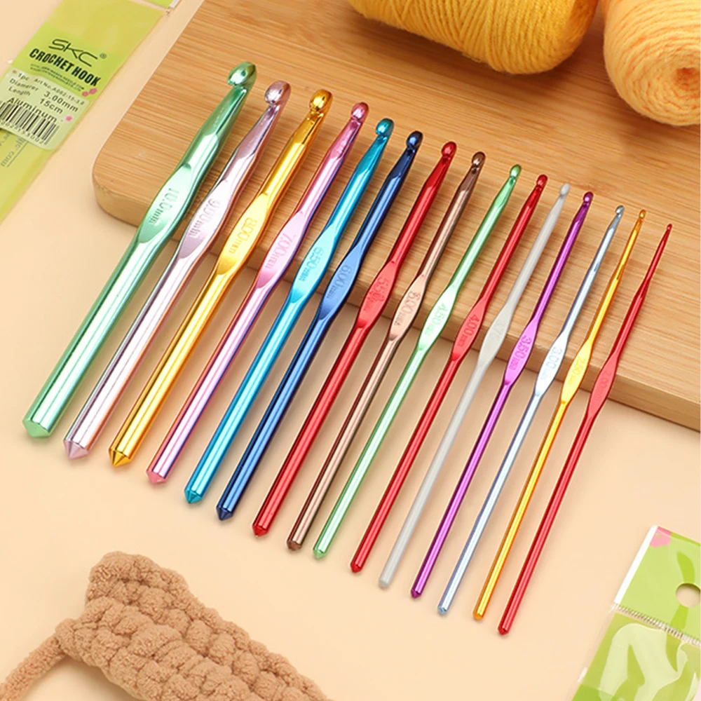 2.0 مللي متر إلى 10 مللي متر الألومنيوم الكروشيه السنانير إبر الحياكة الكروشيه السنانير التهاب المفاصل الأيدي متعدد الألوان الكروشيه الإبر ل الغزل Craf