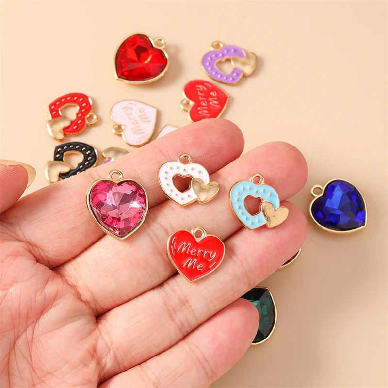 10 Stück niedliche, bunte Metall-Herzanhänger in verschiedenen Farben zum Basteln von Ohrringen, Halsketten, Armbändern, für DIY-Bastelarbeiten und als Schmuckzubehör. – Detail 2