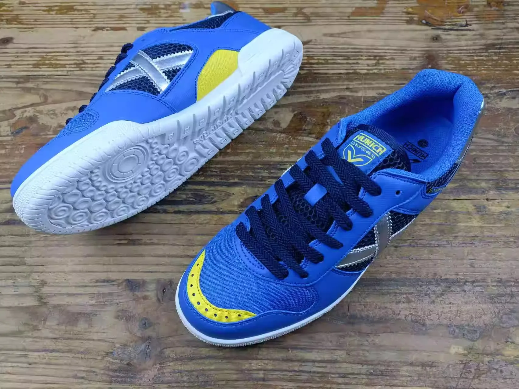 2025 New Mens Soccer Shoes Mens Brand Design Soccer Shoes Hard Court Indoor Court Shoes Mens Training Shoes