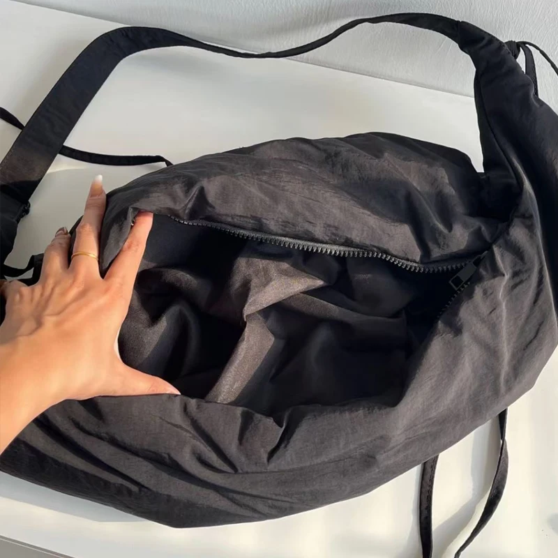 Bolsos coreanos informales de media luna para mujer bolsos y monederos de diseñador de lujo novedad de 2024 en poliéster decoración fruncida bolso de hombro para axila de tela de gran capacidad alta calidad envío grati