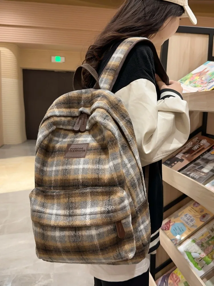 Checkered backpack for female high school students, college students, school bags, niche retro contrasting backpacks, travel bag