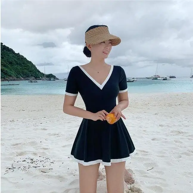 

Black White Simple Small Fragrance Sexy V-neck Half Sleeve Skirt New 2023 Two Piece Hot Spring Holiday Surfing Beach Swimwear