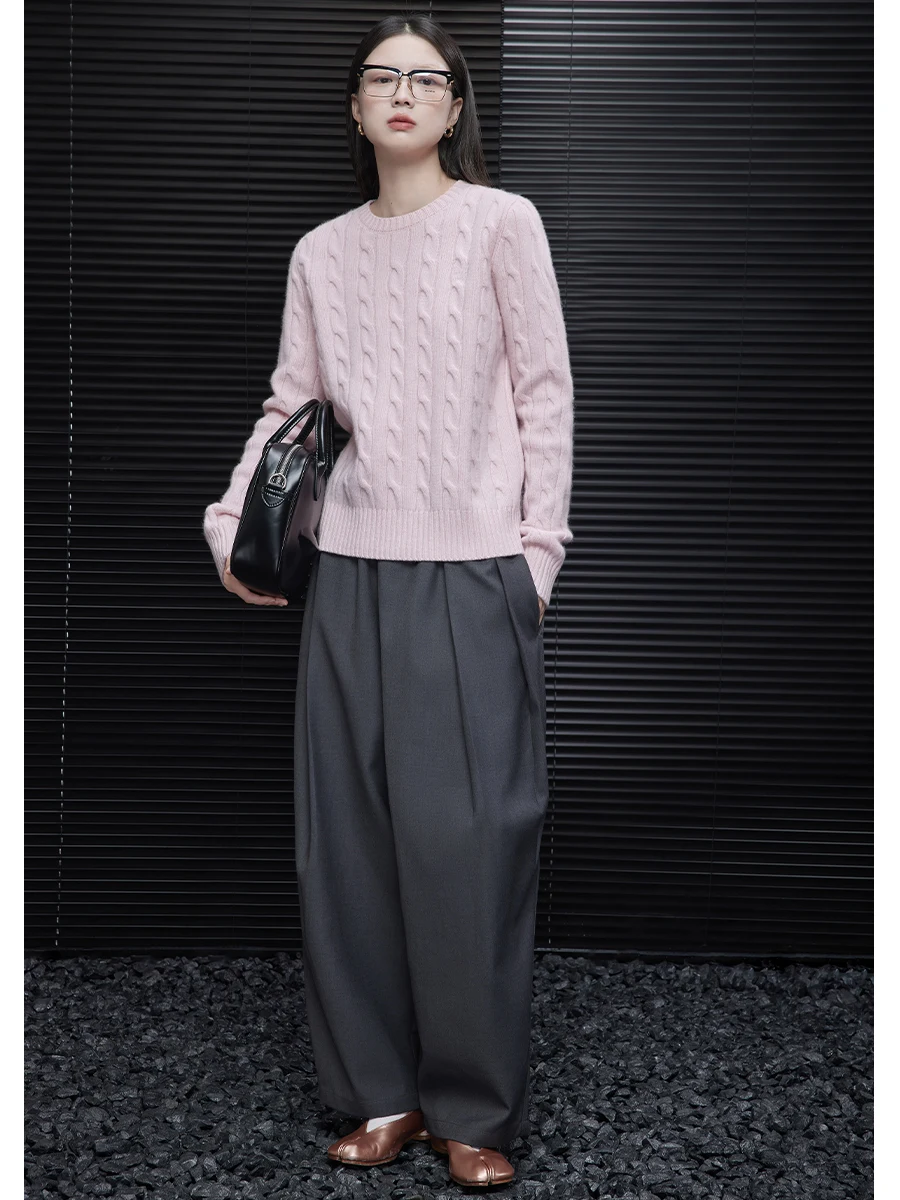 Pink knitted cashmere sweater female 2025 autumn and winter new loose lazy wind design sense niche.