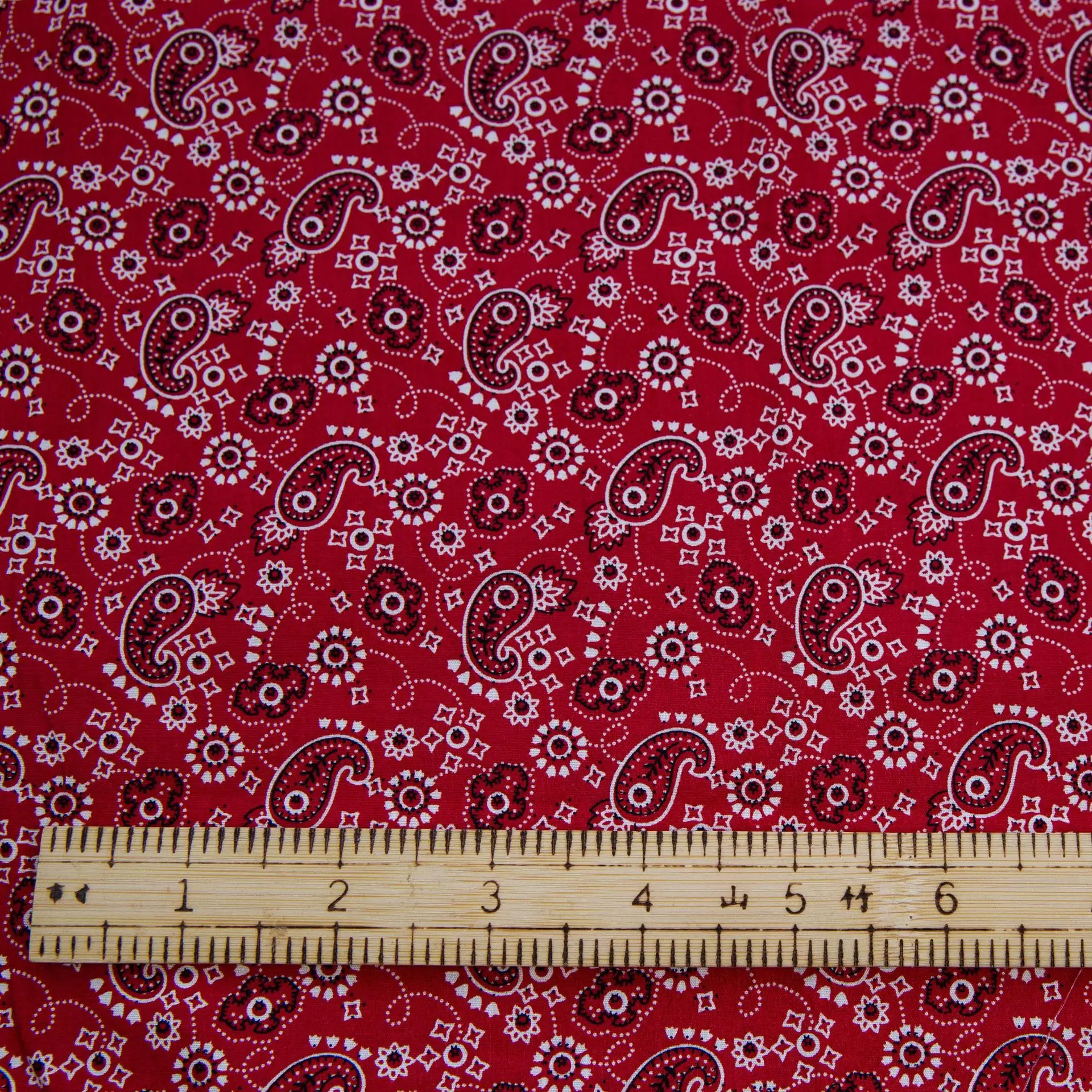 カラフルなプリント100%コットン生地 - 軽量で洗濯可能、キルティング、アパレル、ホームデコレーションに