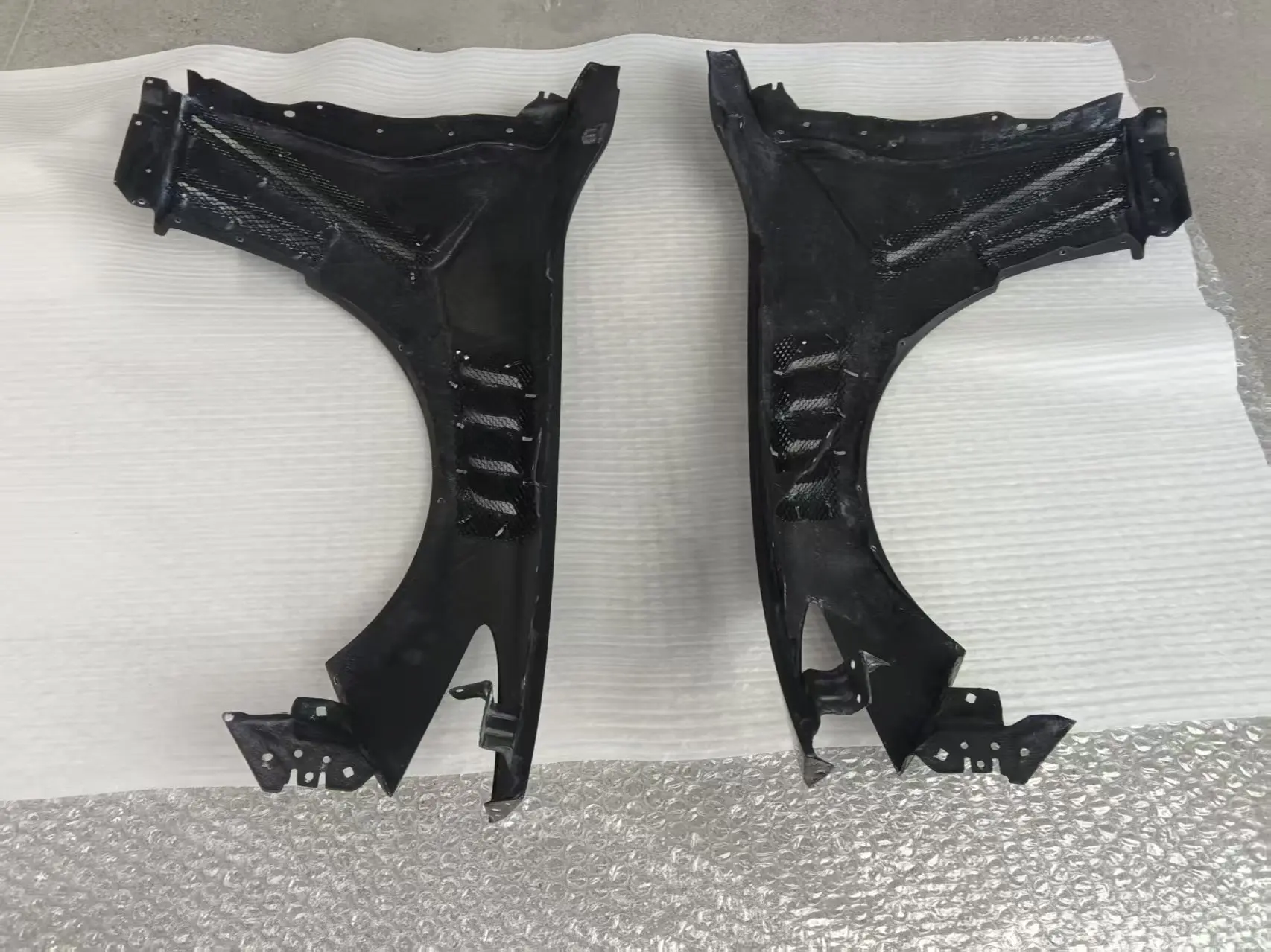 High Quality Honeycomb Carbon Fiber Side Vented Fender Fot Infiniti Q60 Perfect Fitment