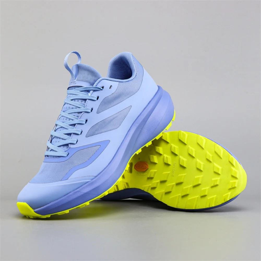 Trend Outdoor running shoes for men and women are comfortable, soft, beautiful and fashionable