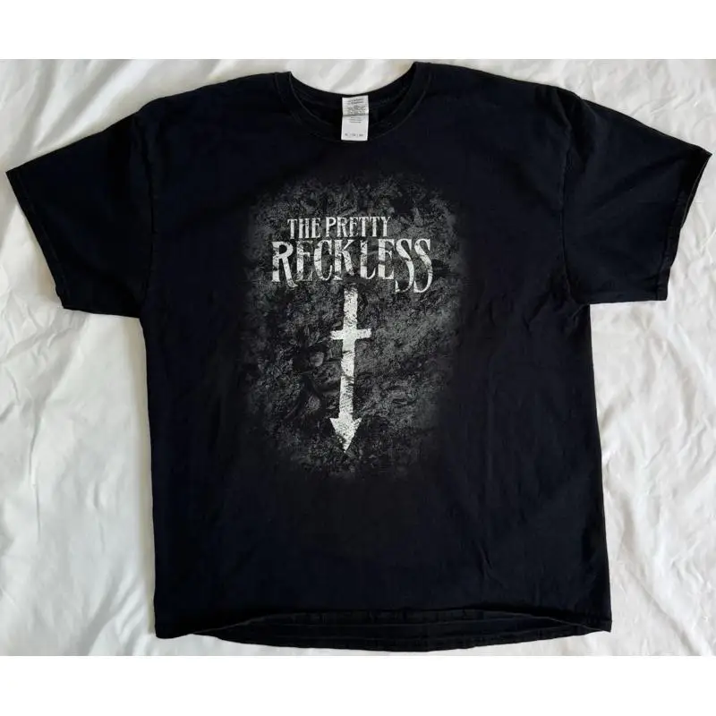 

Черная футболка размера XL The Pretty Reckless Band White Cross Y2K