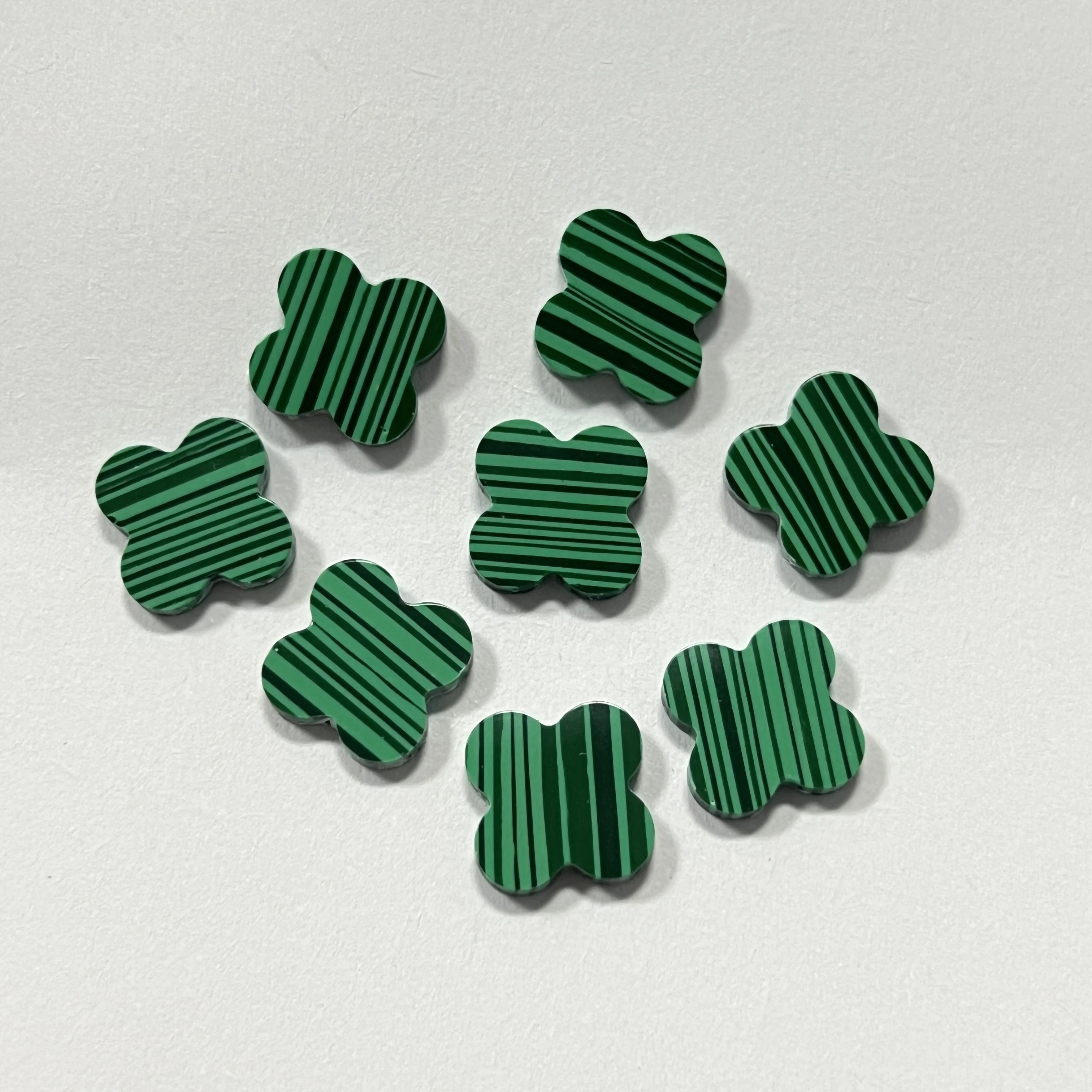 Imagem -04 - Green Malachite Clover Gemstone Four-leaf Clover Stone Laboratório Criado Espessura de mm 13 mm 50 Unid