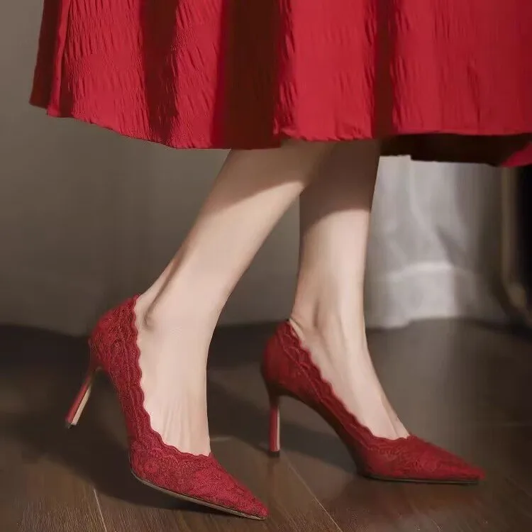 

Белые свадебные туфли 2026: дизайнерские, кружевные, на шпильке, с острым носком, французский стиль, на высоком каблуке, для создания элегантного образа