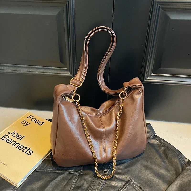 

Large Capacity Retro Bag for Women's Autumn and Winter Leisure 2024 New Niche Design Chain Crossbody Bag Commuting Tote Bag Sac