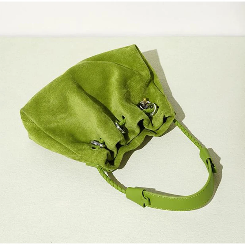 Designer-Umhängetasche aus Rindsleder und Wildleder, Glückshandtasche aus echtem Leder mit Kordelzug, lässige Cloud-Plissee-Umhängetasche für Damen – Detail 10