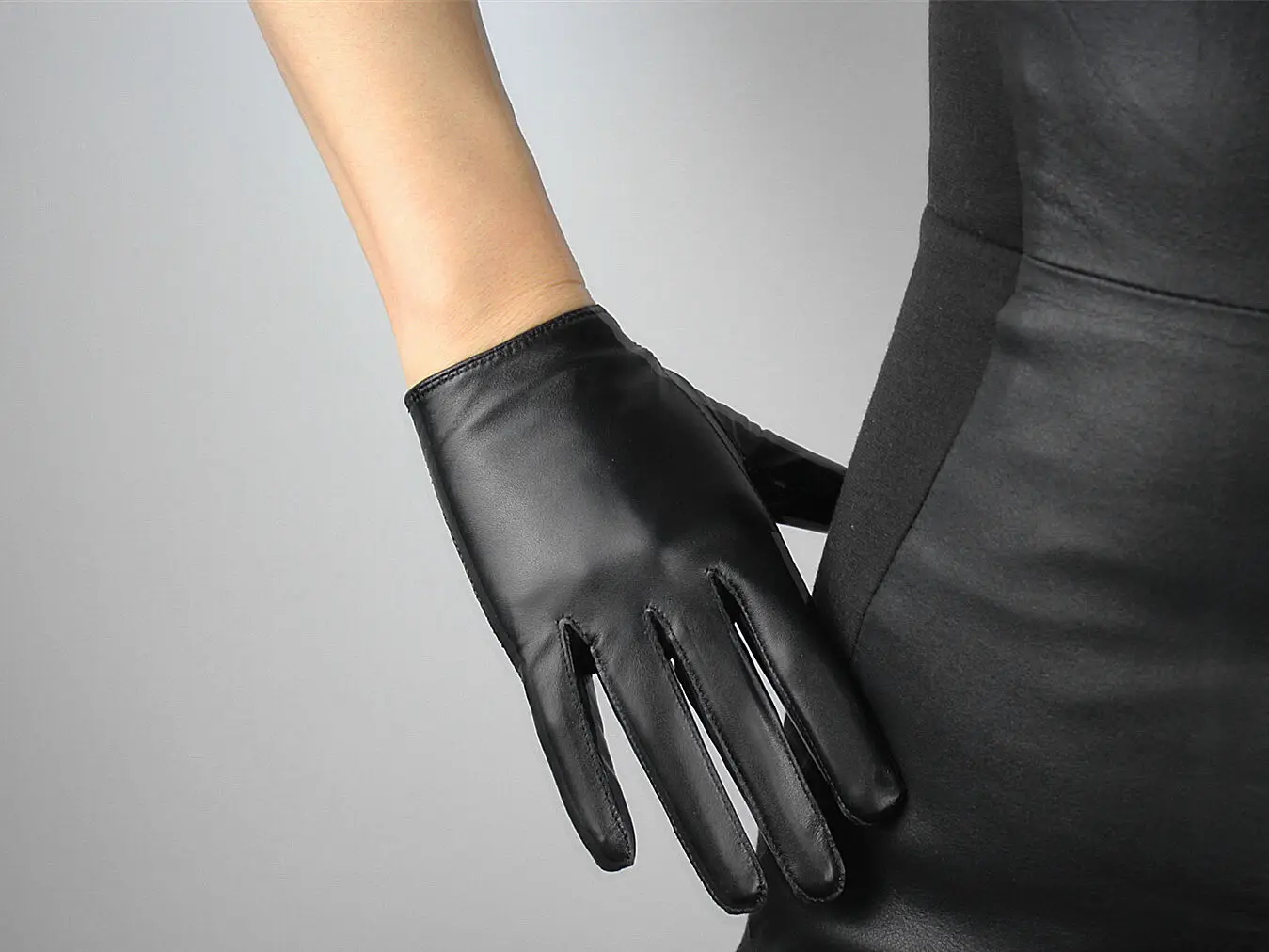 TECH GLOVES Real Leather Short Black Genuine Lambskin Sheepskin Touchscreen LLDLLNT