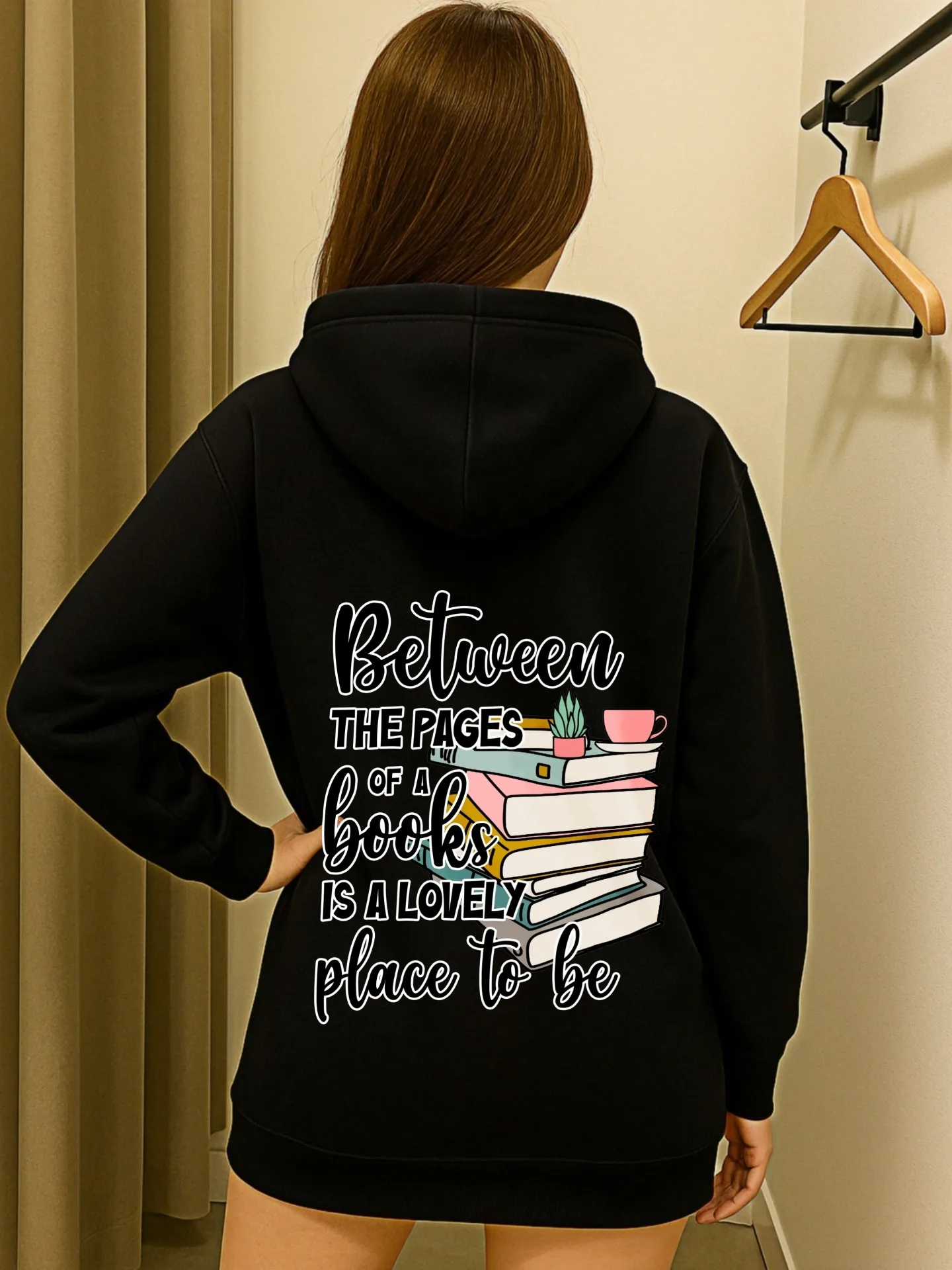 เสื้อฮู้ดลายกราฟิกผู้หญิง พิมพ์ลายตัวอักษรมิลานอิตาลี ดีไซน์สวยงามแบบลำลอง บุด้วยผ้าฟลีซ ใส่สบายในชีวิตประจำวัน สำหรับผู้หญิง