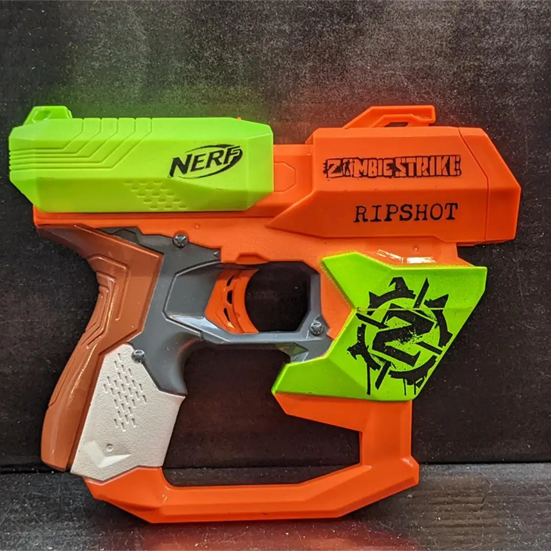 Hasbro Heat Nerf Zombie Strike Ripshot Zombie UFO Launcher Toy Gun Hand Board Model Boy's Birthday Gift Action Figures