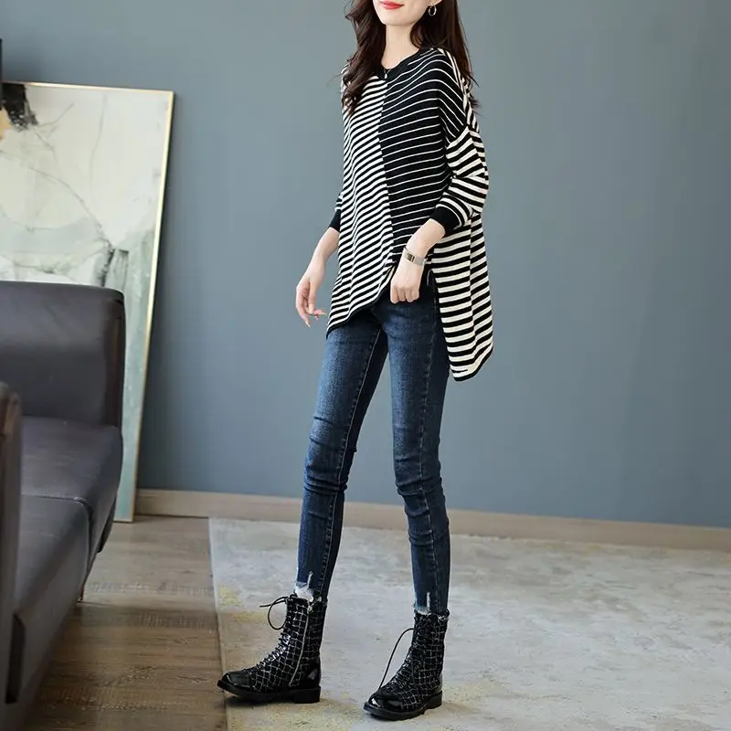 2023 Spring and Autumn Fashion Western Round Neck Stripe Contrast Shoulder Sleeves Loose Leisure Oversized Design Hem T-shirt