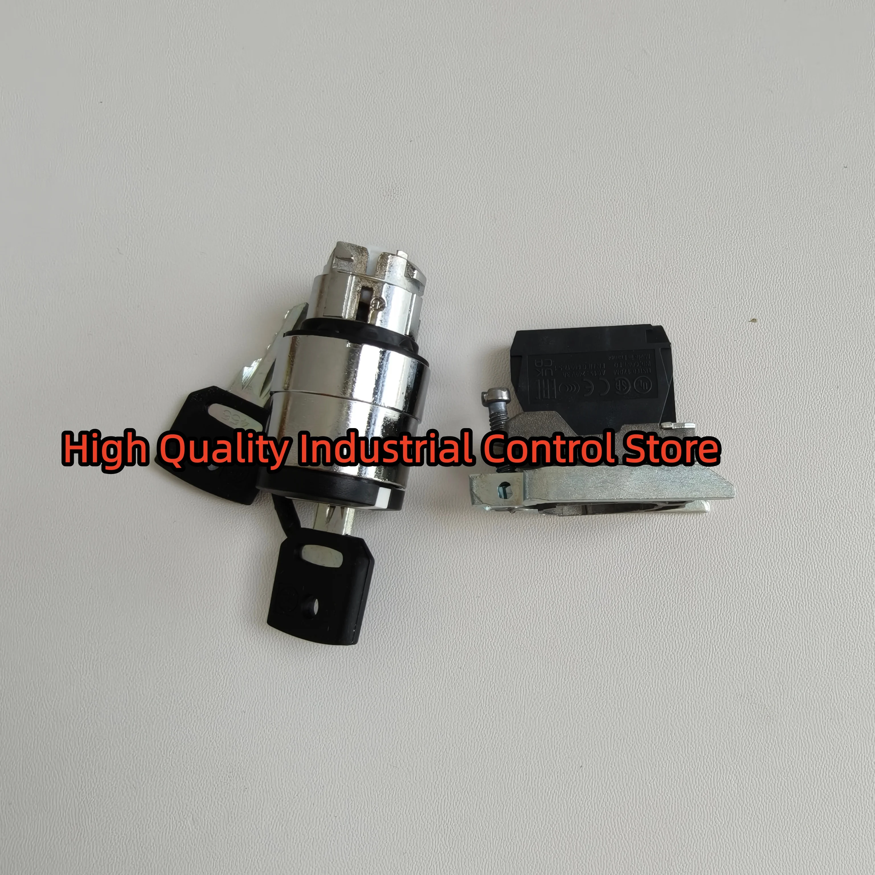 

XB4BG41(в комплект входит ключевой переключатель ZB4BG4+ZB4BZ101) новый в коробке