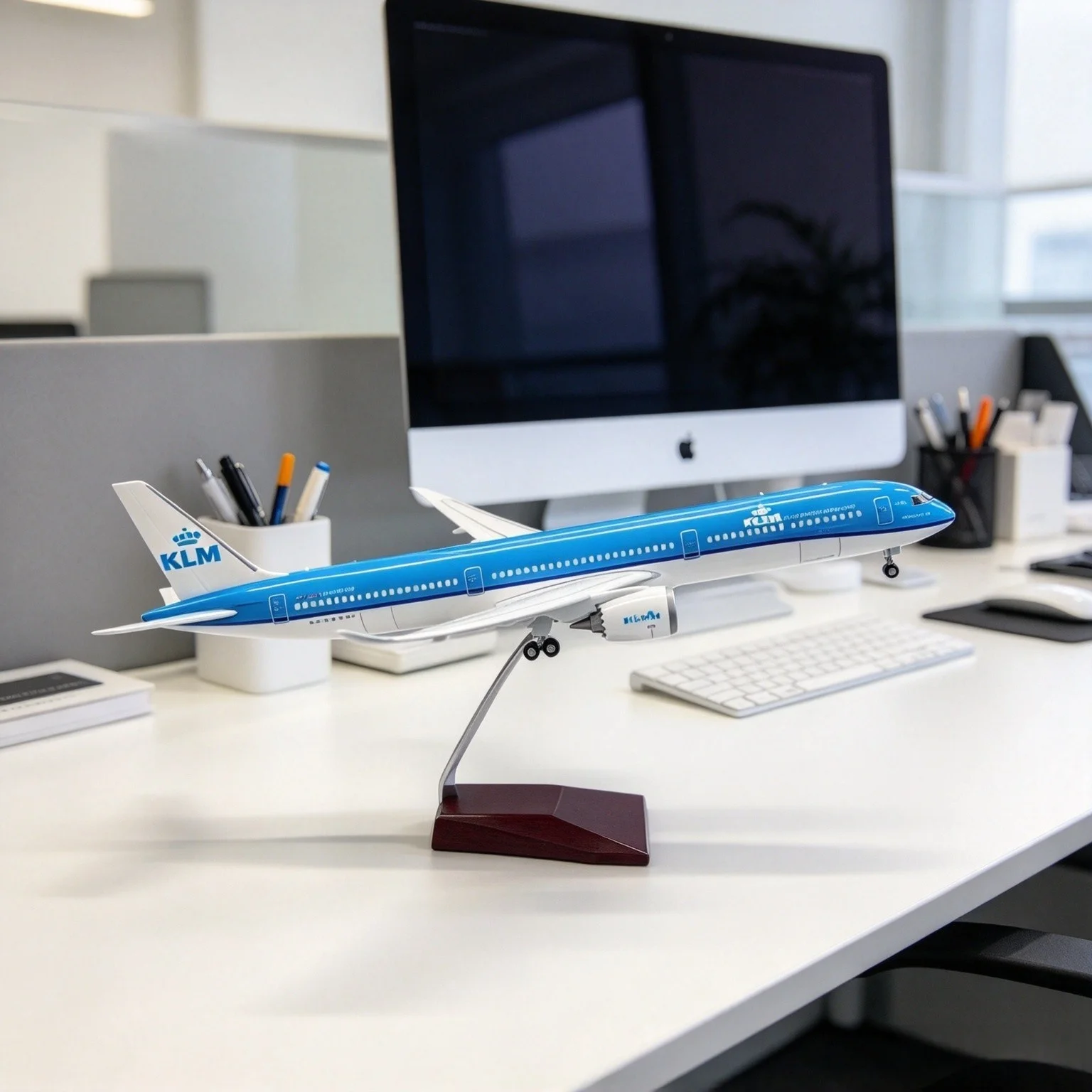 43CM B787-10 KLM Plane Model Resin 1/145 Scale Aircraft 787 With Landing Gear Wheels For Collections And Displays Souvenir Plane