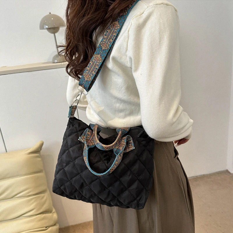 Casual Quilted Puffer Tote Bag Padded Women Handbags Wide Strap Shoulder Crossbody Bag Bylon Small Shopper Bag 2024 Warm Winter