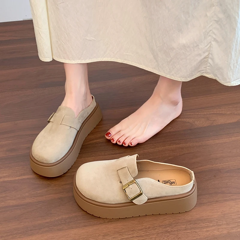 2025 جديد المرأة المألوف والأكثر مبيعا سميكة القاع النعال الخريف نمط جديد ملابس خارجية غطاء رأس النعال غير رسمية