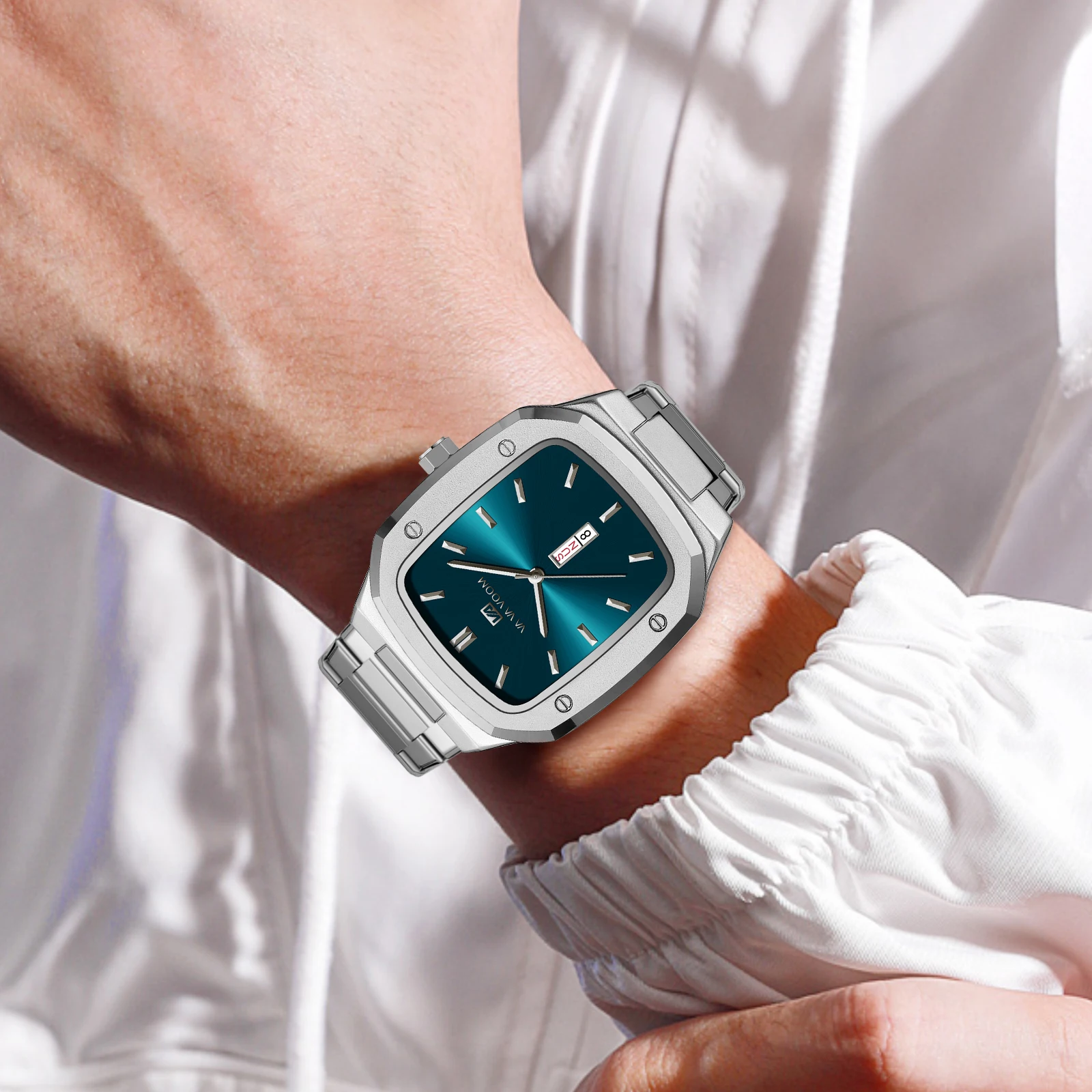 2024 ساعة رجالية جديدة موضة مربعة الفولاذ المقاوم للصدأ حزام أزرق ذهبي 3Bar كوارتز أسبوع التقويم مقلد الأعمال ساعة يد رياضية