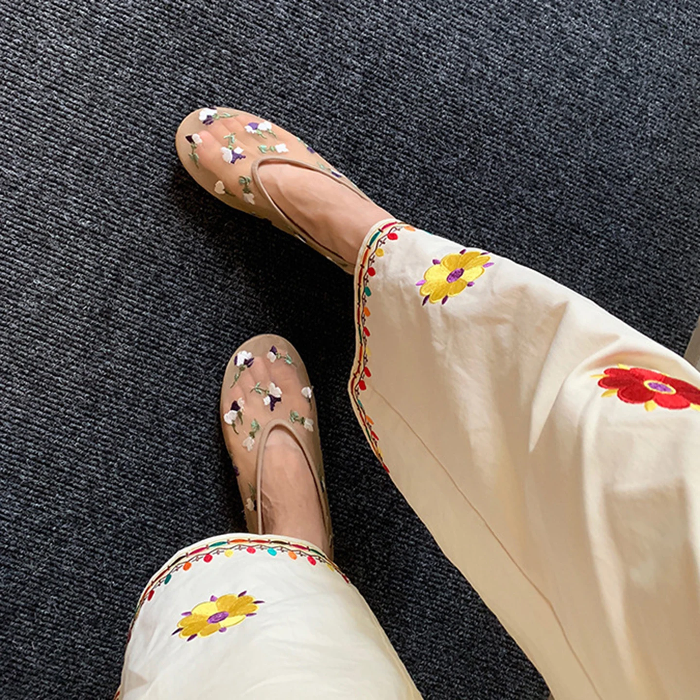 Hand Embroidered Flowers Designer Mesh Hollow Flats Ballet Shoes Women Summer Light Breathable Mary Jane Shoe Elegant Mules Shoe view 5