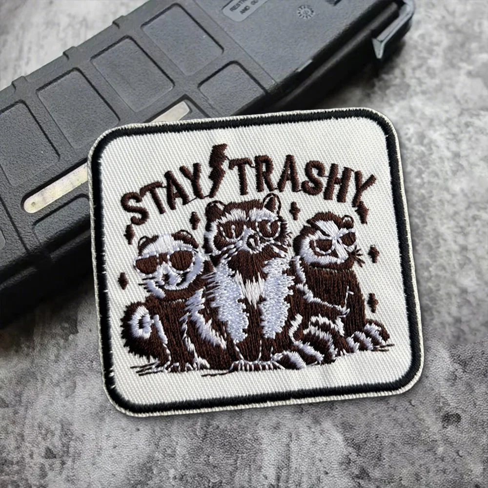 Parche táctico velcro Stay Trashy Morale – Escuadrón Racoon Opossums - imagen 5