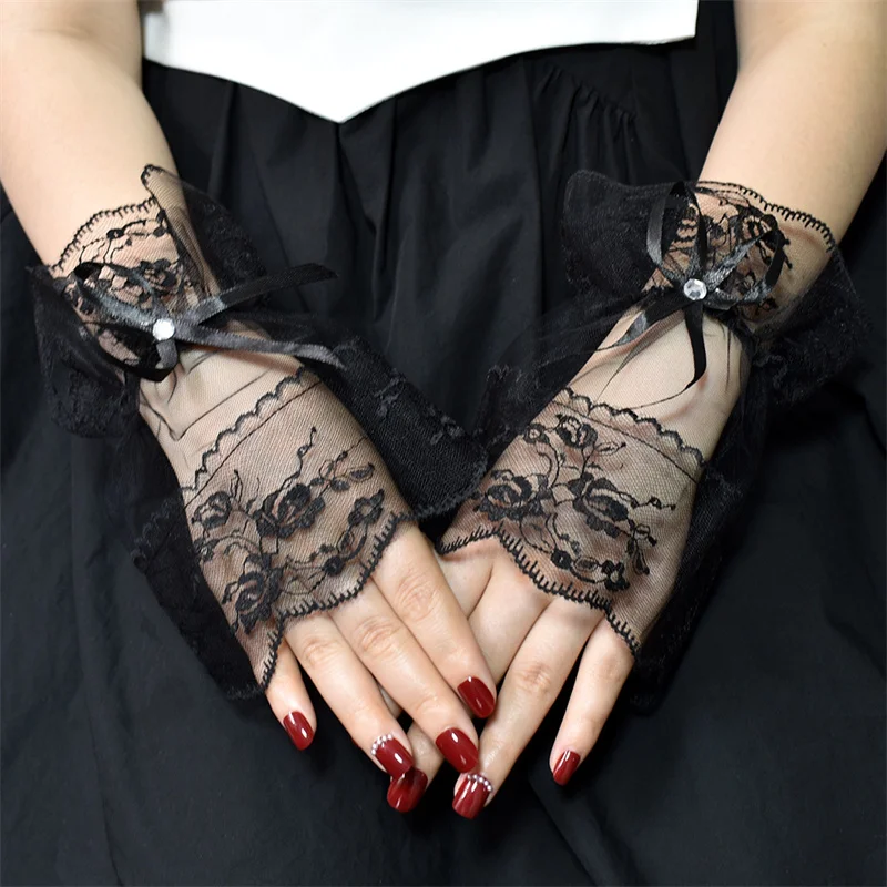 Women Short Lace Arm Sleeves Black White Hollow Fake Sleeves Cuffs Lolita Gothic Fingerless Gloves Sweater Decoration False Cuff