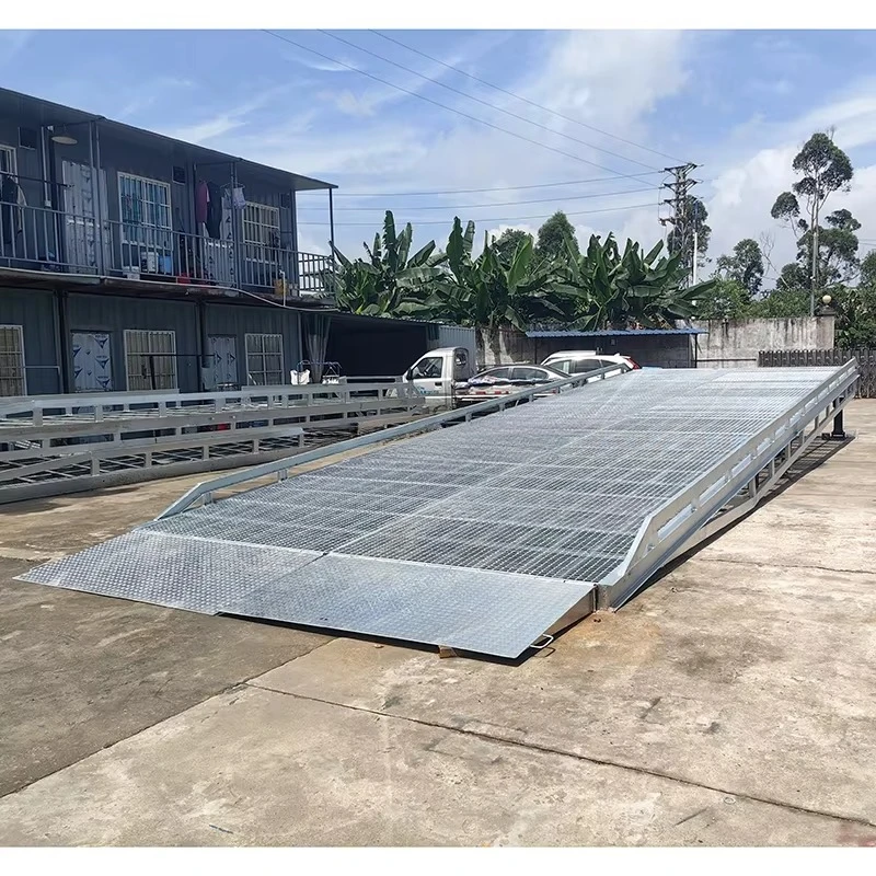 China Famous Hydraulic Loading Lift Dock Ramp Boarding Bridge on Sale Lifting Platform