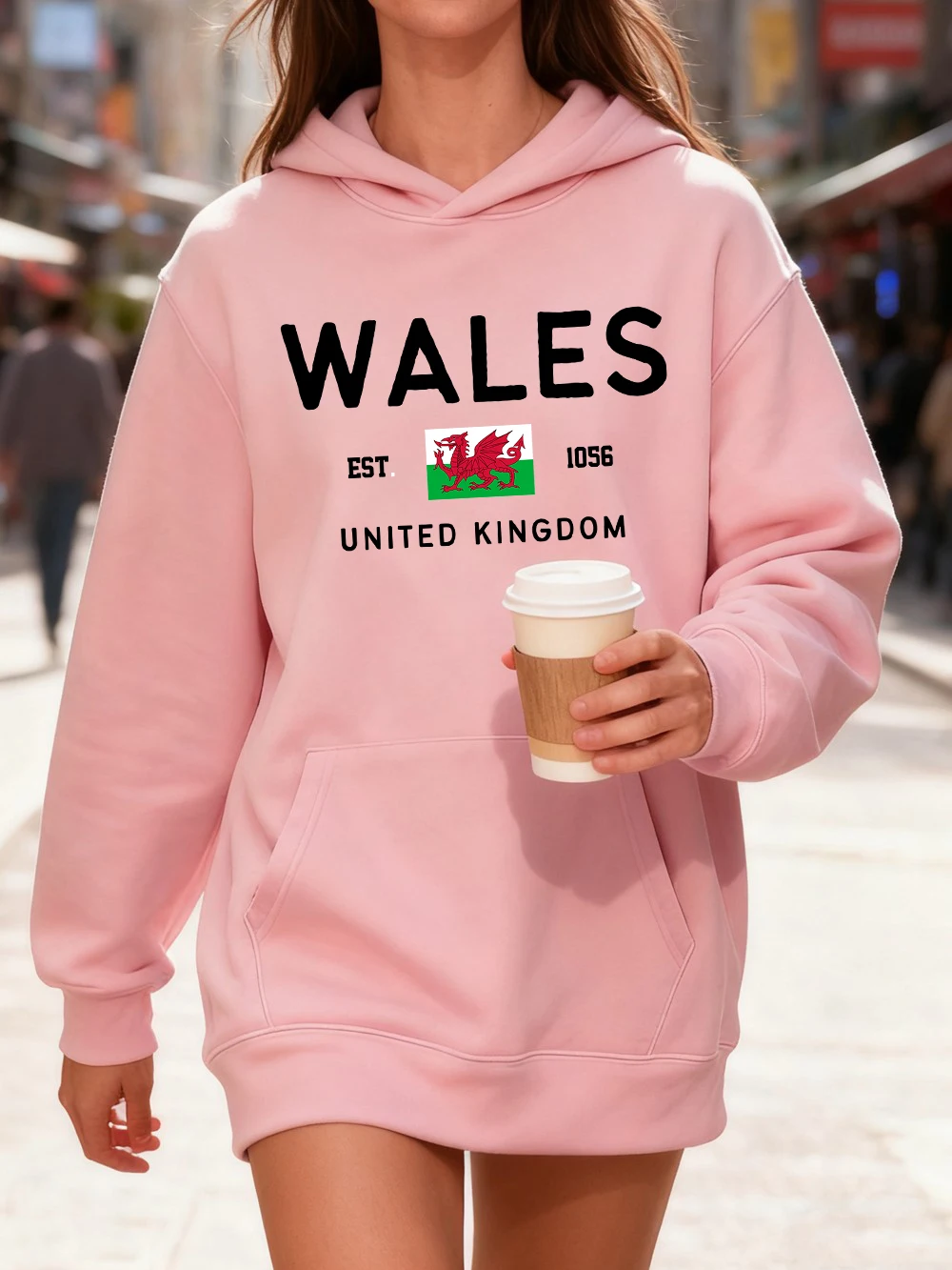 เสื้อฮู้ดผ้าฝ้ายพิมพ์ลายเวลส์ สหราชอาณาจักร ตั้งแต่ปี 1056 สำหรับผู้หญิง เสื้อกันหนาวผ้าฟลีซสำหรับฤดูหนาว เสื้อสวมหัวมีกระเป๋าสำหรับวิ่งออกกำลังกาย เสื้อผ้าทรงหลวมสไตล์สปอร์ต