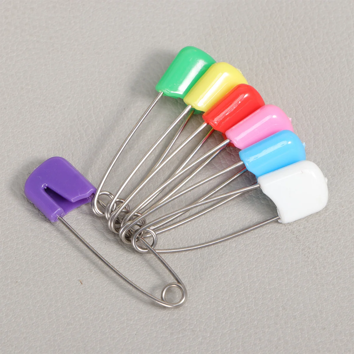 

100pcs Safety Pins Colored Steel Diaper Nursing Fasteners Locking Head Design For Safe Use Saliva Towel Fixing Clothes