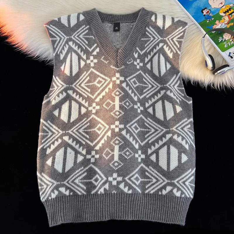 Fashion College Style Sweater Vest Men\'s V-neck Japanese Retro Knitted Sweater Daily Sleeveless Simple Jacquard Design