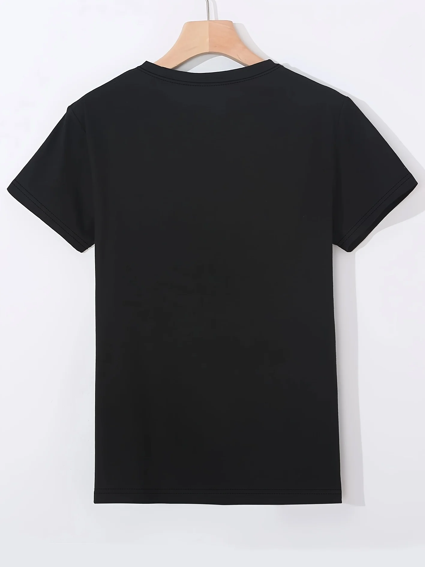 Women's Casual Short-sleeved T-shirt with Heart-shaped Wave Print, Round Neck, Black and White Contrast Versatile Everyday Print