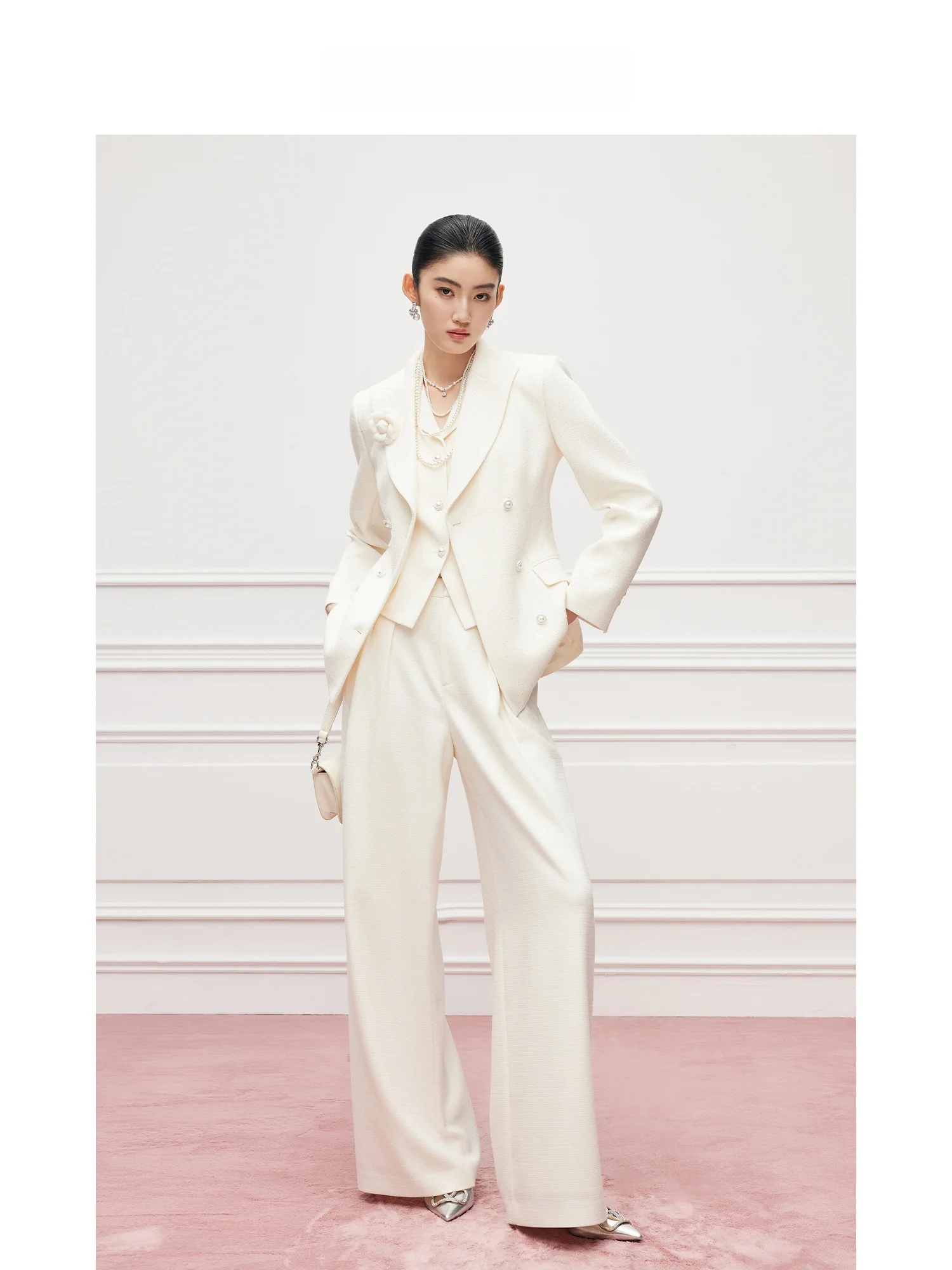 

Женская куртка MandyZhang с жемчужными пуговицами, приталенный силуэт, вышивка жемчугом, весенняя коллекция