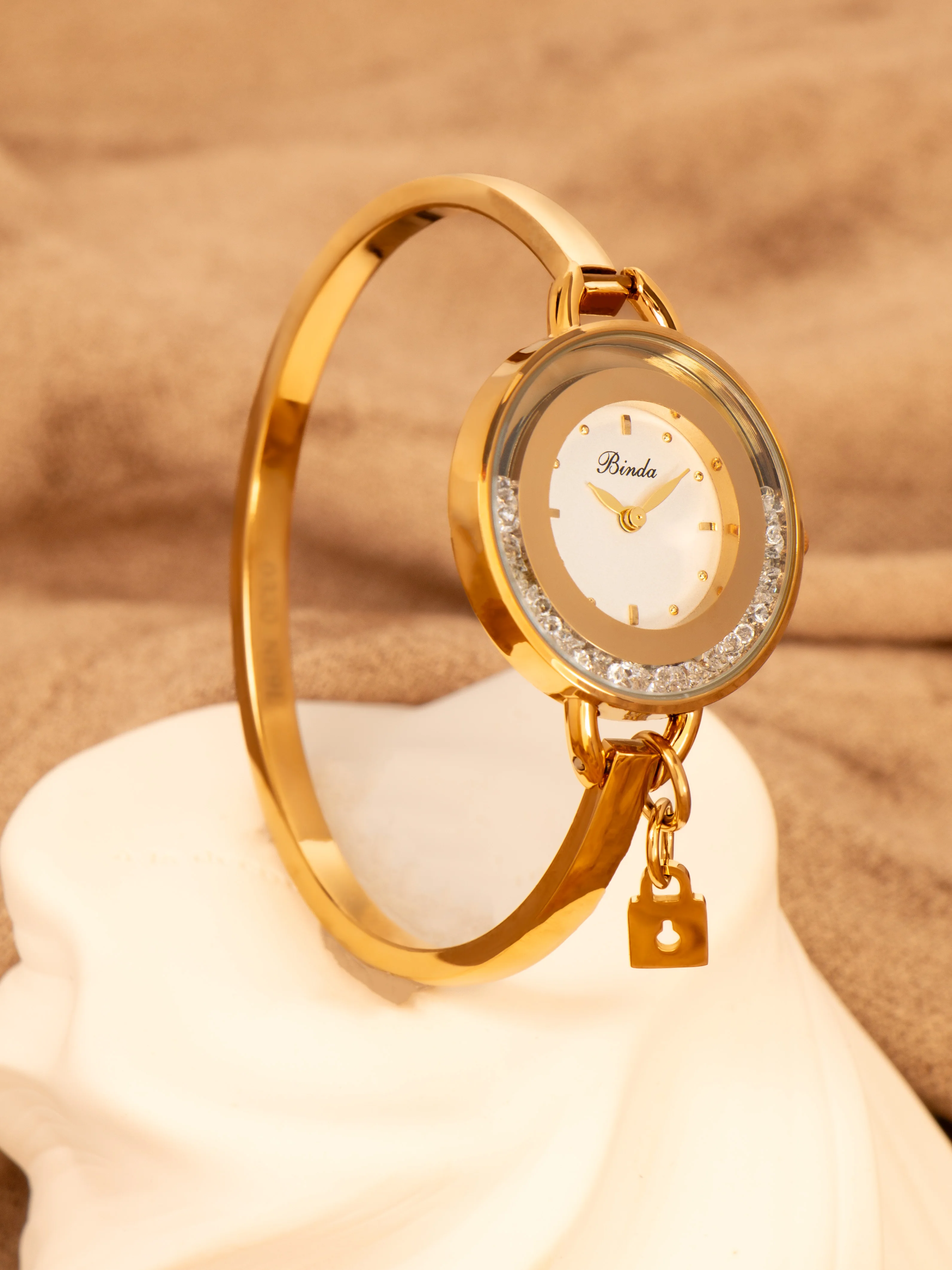 BINDA 1 قطعة المرأة ريترو ستايل ساعة كوارتز أنيقة السيدات نمط الماس مجموعة فاخرة الذهب جولة الهاتفي ساعة نسائية أنيقة على مدار الساعة