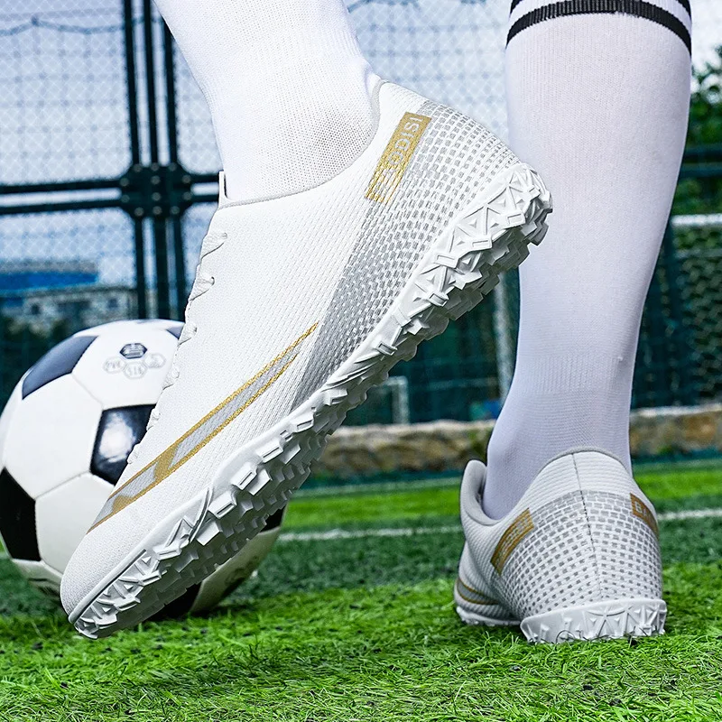 Olcsón Kék szín men's Futball-labda cipők csúszásmentes Gyep Futsal cipők számára férfiak Lakályos Tréning Futball cleats férfiak zapatillas Delaware futbol