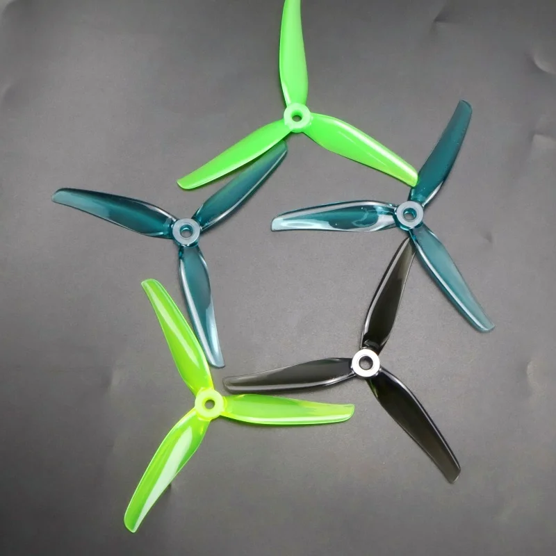 2 pares de hélices iFlight Nazgul F5 de tres aspas de 5 pulgadas con posición de orificio de 5 mm, adecuadas para drones de carreras con visión en primera persona de 5 pulgadas.