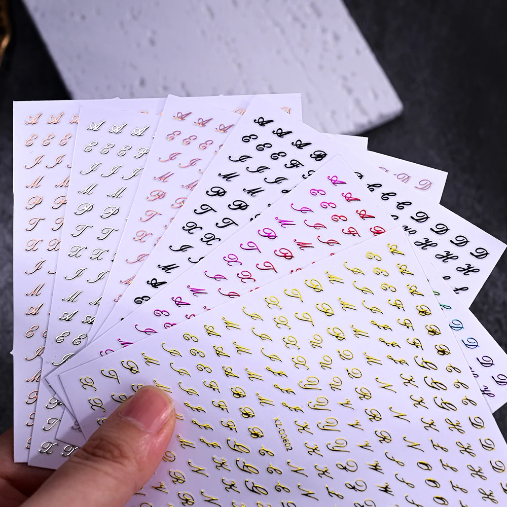 6 Kolorów 3D Retro 26 Liter Alfabetu Naklejki na Paznokcie Samoprzylepne Stare Rzymskie Litery Ozdoby do Paznokci DIY Vintage Angielski Manicure Slidery