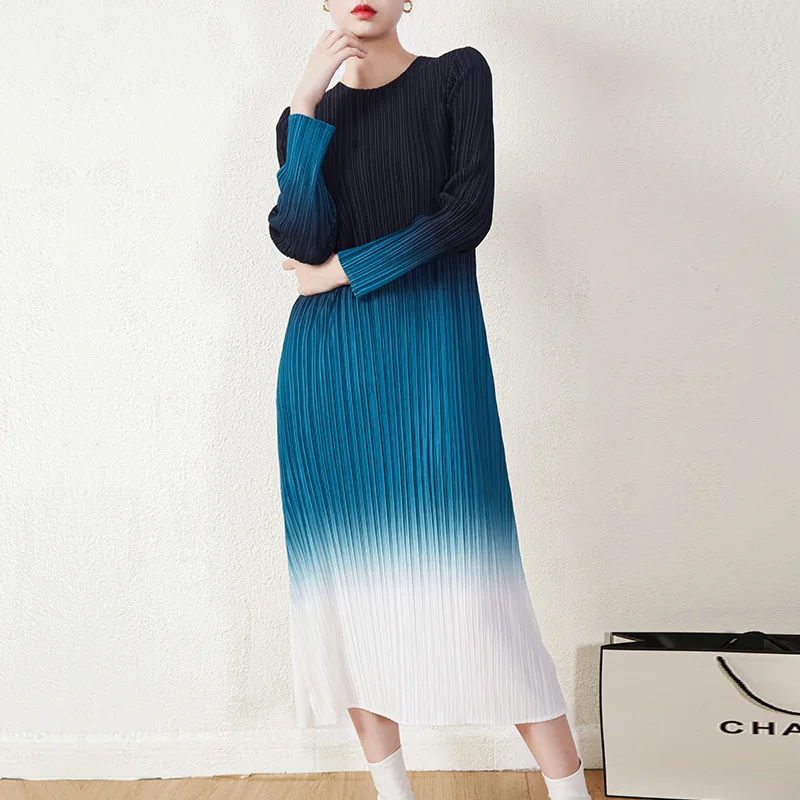 

Miyake Pleated Dress For Women 45-75kg 2022 Autumn New Round Neck Fashion Gradient Colour High Stretch Loose Long Sleeves