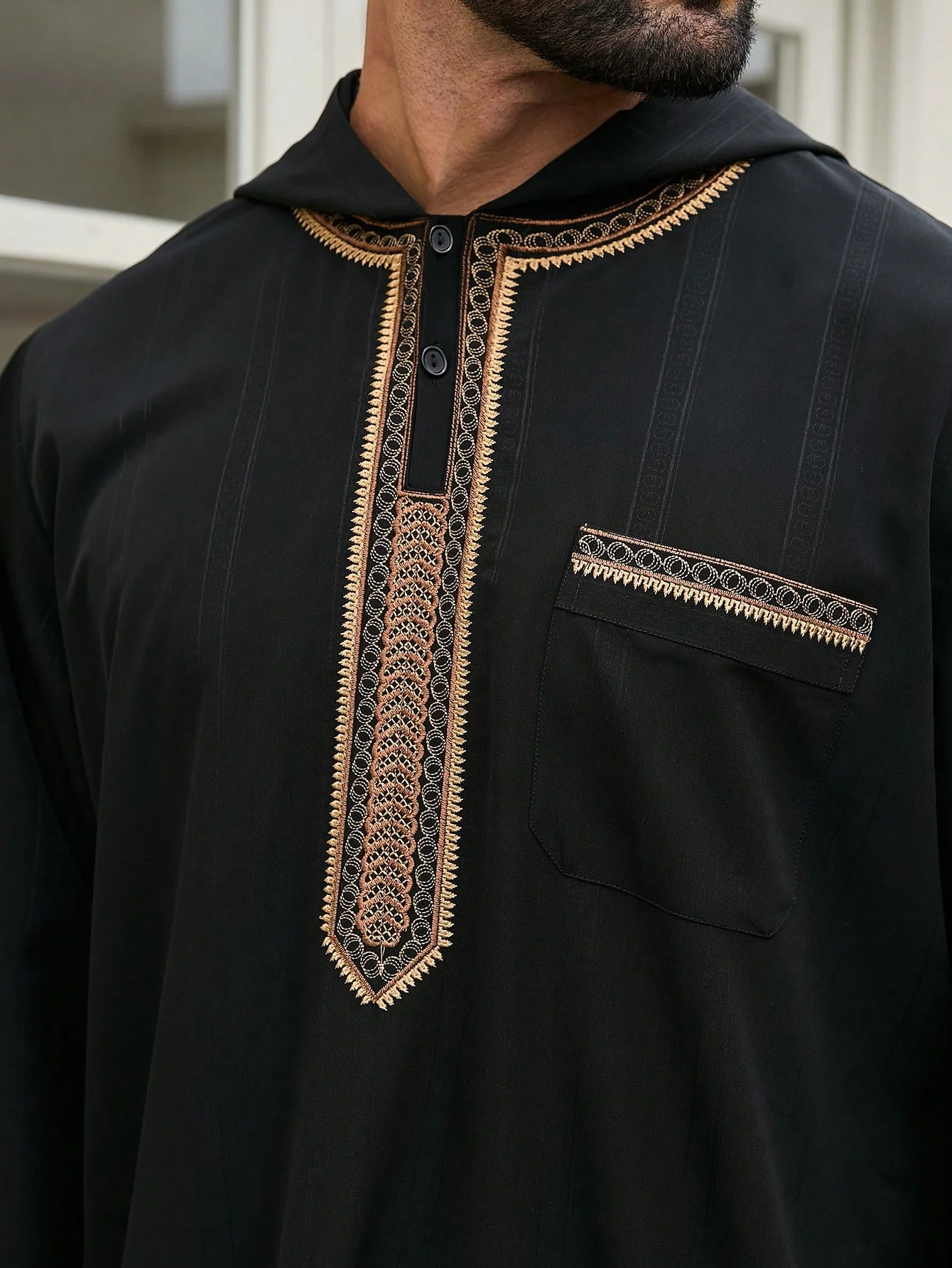 2026 ثوب إسلامي أنيق وفاخر للرجال مخطط بأكمام طويلة ومطرز بقلنسوة، طراز عربي غير رسمي