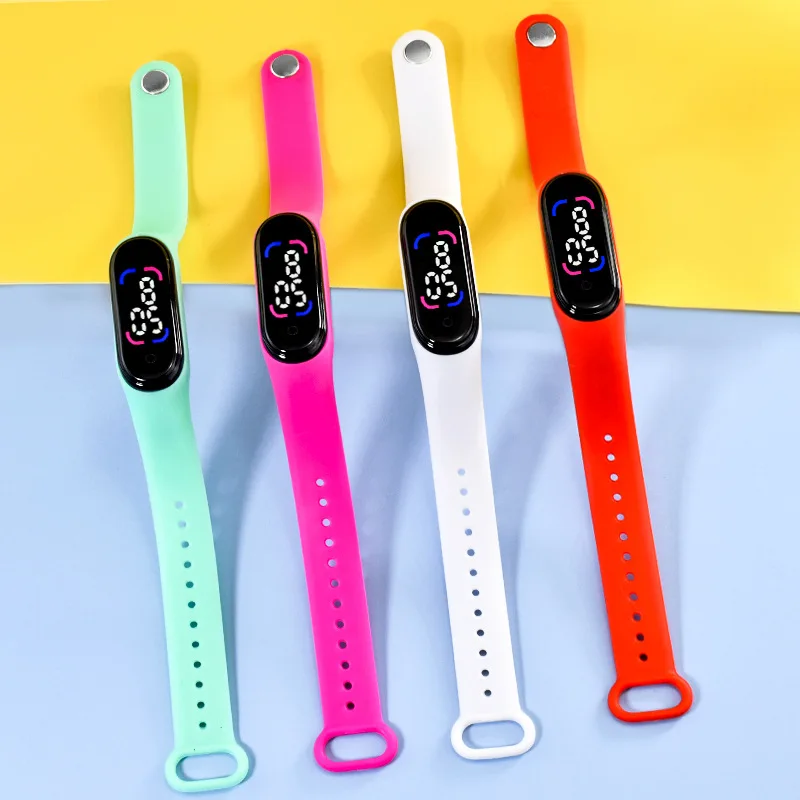 Jam tangan Digital LED olahraga sederhana anak, jam tangan elektronik multifungsi layar sentuh modis banyak warna untuk anak laki-laki dan perempuan