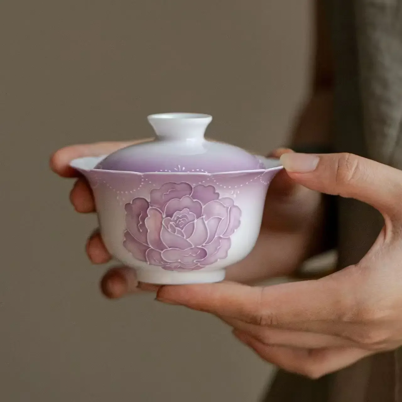 Gradual Change Purple Arita Yaki Hand-painted Rose Ceramic Cover Bowl Kung Fu Tea Set Household Flower Mouth Tea Bowl Cover Bowl