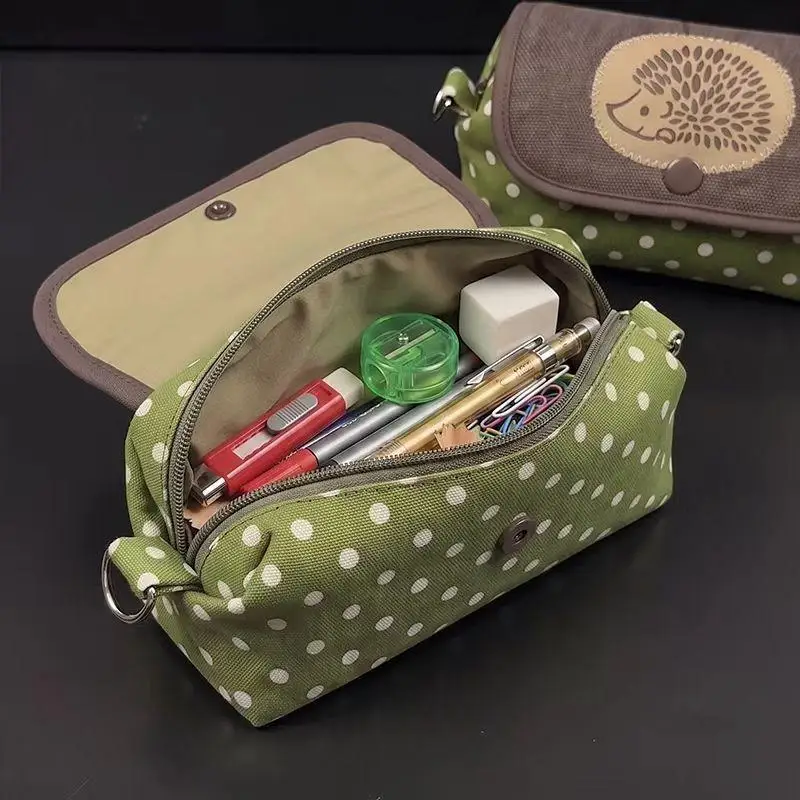 Niedliches Igel-Federmäppchen mit Tupfenmuster, Multifunktionale Kosmetiktasche, Große Kapazität, Tragbarer Make-up-Organizer für den täglichen Gebrauch von Frauen – Detail 3