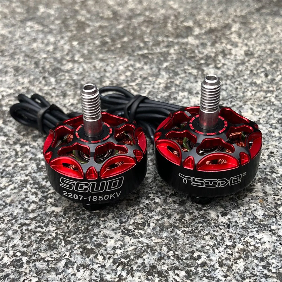 AT42 4 個 2207 1850KV ブラシレスモーター 7/8 インチ FPV レーシングドローンフリースタイルクアッドコプターマルチコプター用