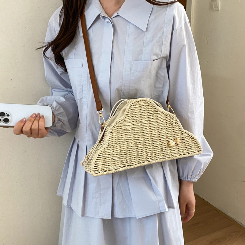 

Vintage Handmade Rattan Woven Straw Bag 2026 New Summer Beach Shoulder Bag Triangle Design Crossbody Handbag Boho Bag