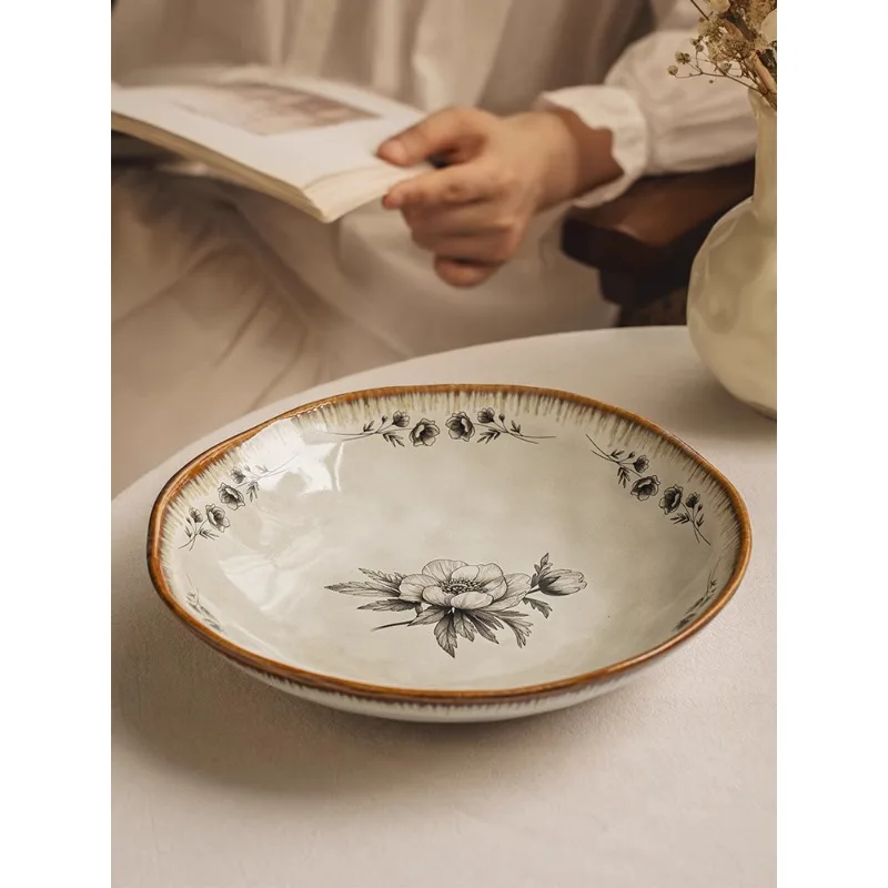 A Stylish Home Dish with A New Western Style Spaghetti and Highend Salad Plate