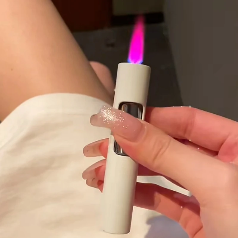 Mini encendedor a prueba de viento de llama rosa para mujer, lindo encendedor portátil inflable luminoso de inyección directa de Metal, regalo para