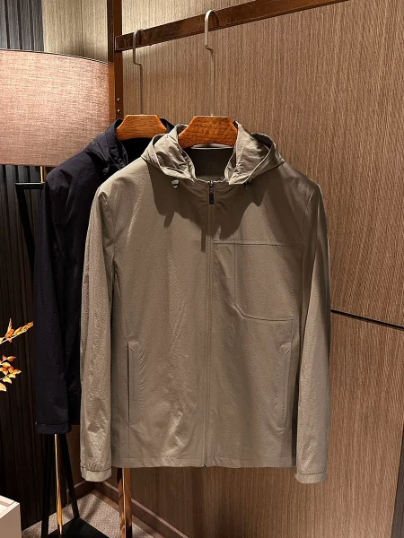 

Новая весенняя мужская куртка для активного отдыха с отстегивающимся капюшоном, двусторонняя, приталенная, деловая, из полиэстера и нейлона, комфортная