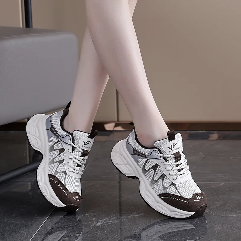 

Lightweight Sports Running Women Shoes New Mesh Breathable Women Shoes Campus Style Forrest Gump Casual Trendy Lace-Up Sneakers