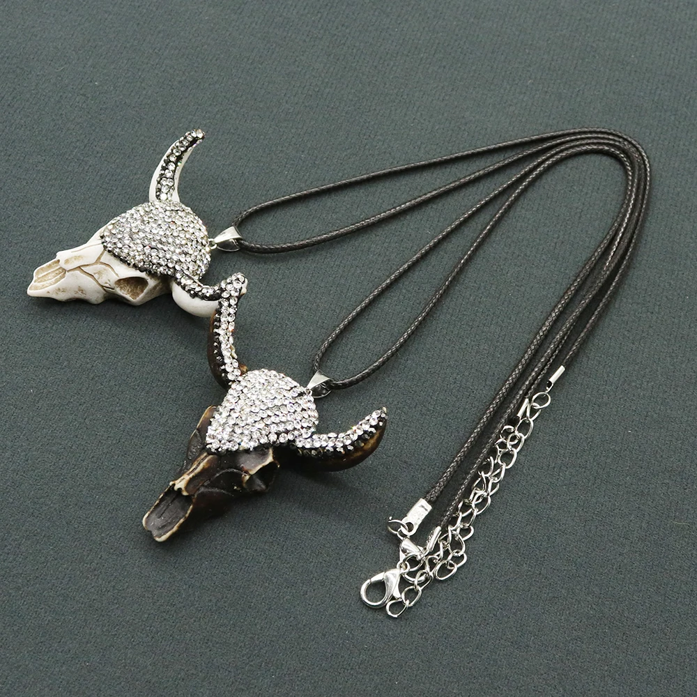 

1pc Resin Inlaid Rhinestones Bull Head Shape Pendant Necklace Adjustable Rope Chain Man Fashion Jewelry For Everyday Wear